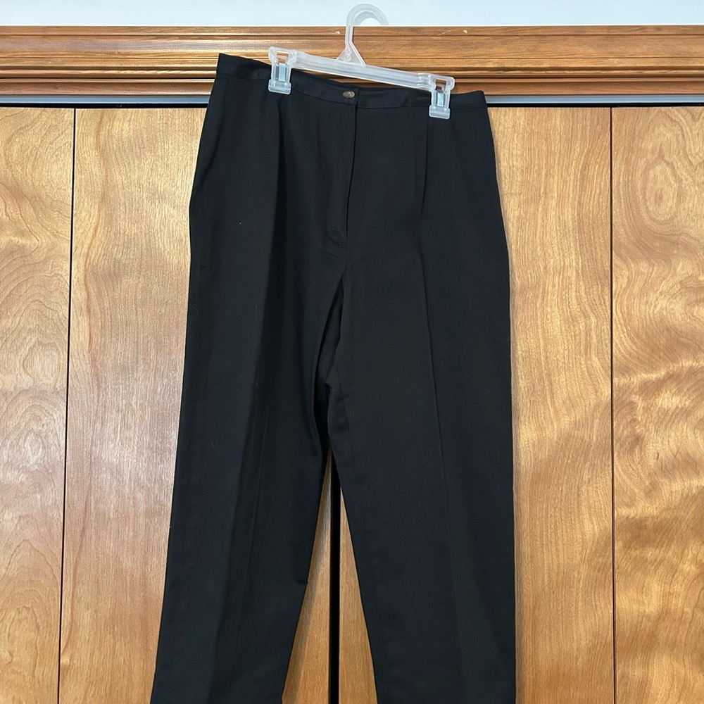 Women’s Capri Black Pants